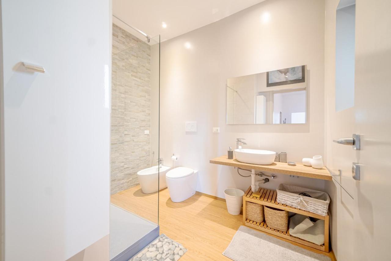 Bright Apartment A Few Steps From Via Garibaldi Genoa Exterior photo